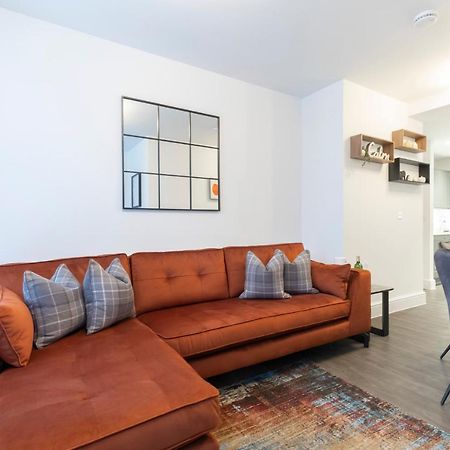 Elliot Oliver - Luxury 2 Bedroom Regency Apartment With Parking & Ev Charger 첼튼엄 외부 사진