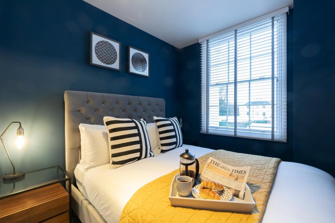 Elliot Oliver - Luxury 2 Bedroom Regency Apartment With Parking & Ev Charger 첼튼엄 외부 사진