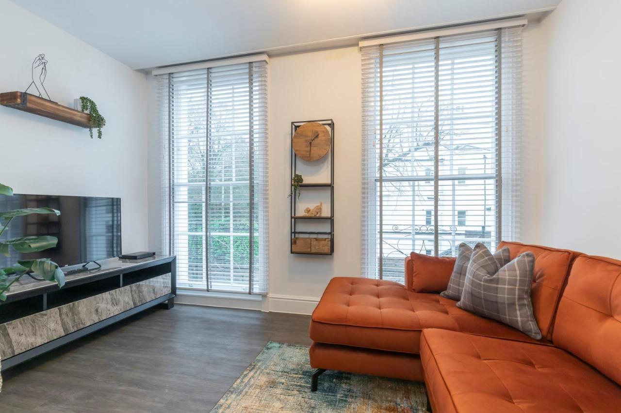Elliot Oliver - Luxury 2 Bedroom Regency Apartment With Parking & Ev Charger 첼튼엄 외부 사진